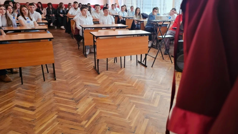 Ученици от ПГСУАУ "Атанас Буров"- Силистра участваха в урок, посветен на съдебната власт