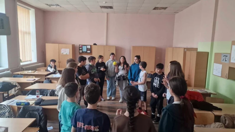 "Кодово име Живот" с ученици 5-7 клас от ОУ "Св. св. Кирил и Методий"